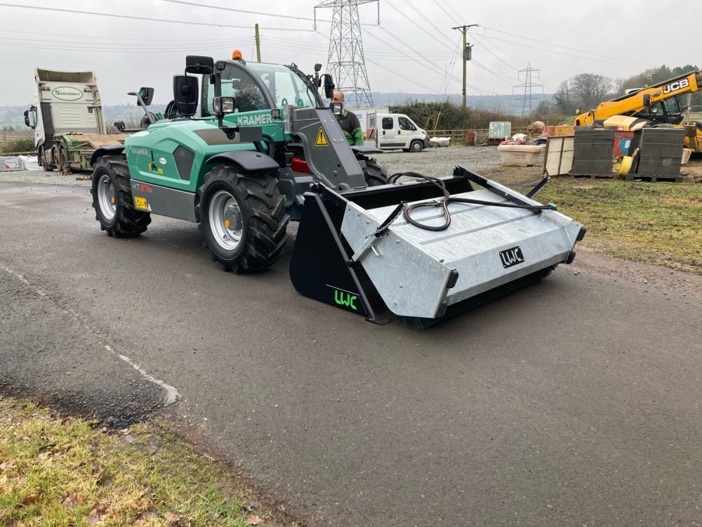 LWC Galv Bucket Brush